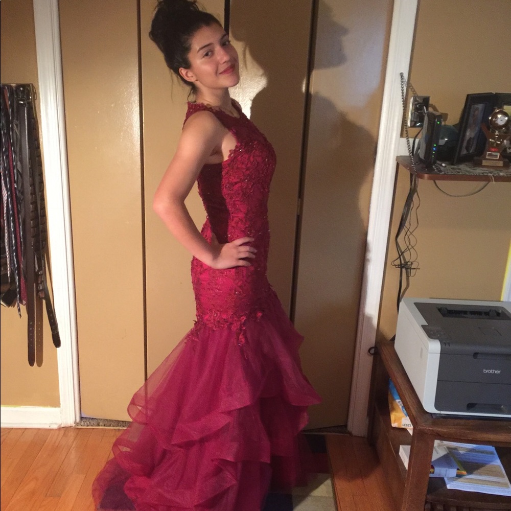 Maroon Prom Dress - NEVER WORN - Picture 2 of 8